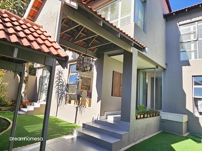 Cluster House For Sale in Sandown, Sandton
