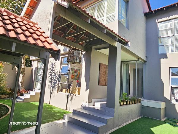 Cluster House For Sale in Sandown, Sandton